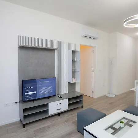 Thomas Apartment Vlore