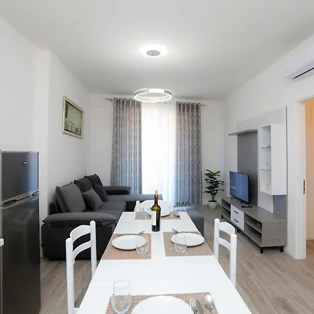 Thomas Apartment