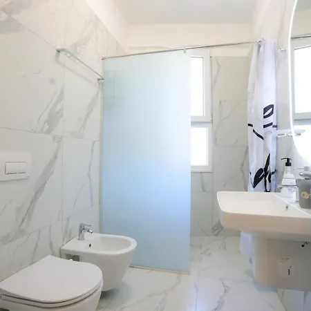 Thomas Apartment Vlore